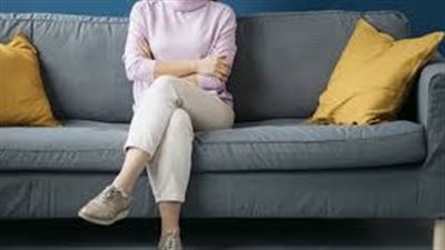 الجلوس بوضعية تقاطع الساقين    