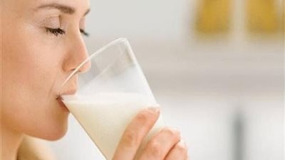 هل يهدد الحليب صحة دماغك؟ دراسات تكشف علاقته بمرض باركنسون