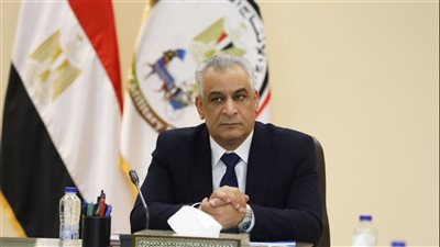 وزير الإنتاج الحربي يبحث مع شركة 