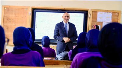 وزير التعليم يكشف أهداف تدريس البرمجة والذكاء الاصطناعي والثقافة المالية