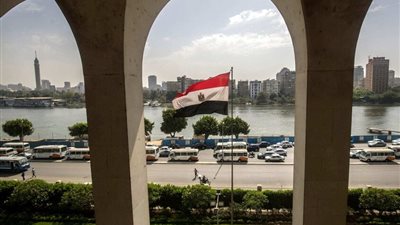 أول مسؤول خليجي يزور مصر منذ بدء الهجمات الإيرانية على دول الخليج