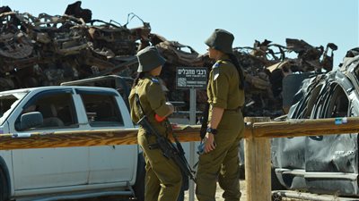 تغطت مع زميلها بنفس البطانية.. معاقبة جندية إسرائيلية بالسجن وعائلتها تعترض