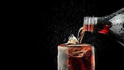 كيف تؤثر المشروبات الغازية الداكنة على صحة كليتيك؟