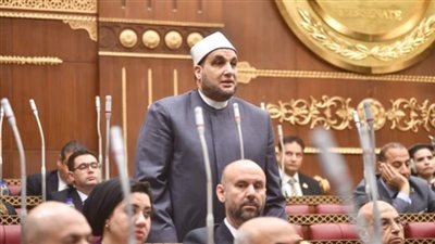 «كفاية بناء مساجد».. تصريحات نائب بالشيوخ تشعل الجدل.. ومواطنون: «إحنا اللي بنبنيها»