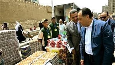 استعداداً لعيد الأضحى: مدبولي يتفقد معرض 