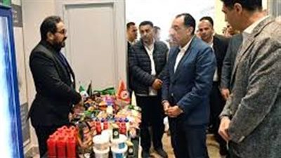مدبولي يتفقد معرض الحرف التراثية بشارع المعز ويؤكد الدعم الكامل لشيوخ المهن والصناعات اليدوية