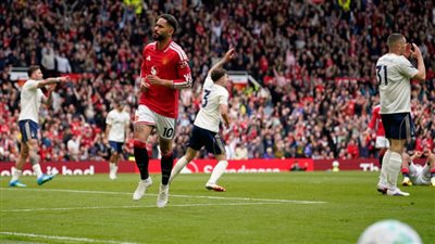 مانشستر يونايتد يحقق فوزا مثيرا على نوتنغهام فورست في الدوري الإنجليزي