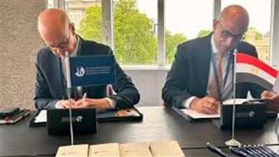 لتطوير المناهج وتأهيل الطلاب للمنافسة عالمياً.. وزير التعليم يوقع اتفاقية تعاون مع 