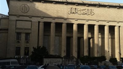 سجن موظف لمدة عام 