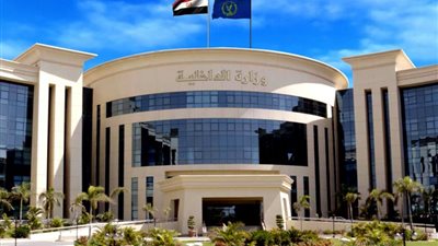 مصر تطالب جميع الأجانب على أراضيها بالتوجه لإدارة الجوازات والهجرة بشكل عاجل