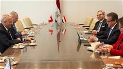 على هامش 