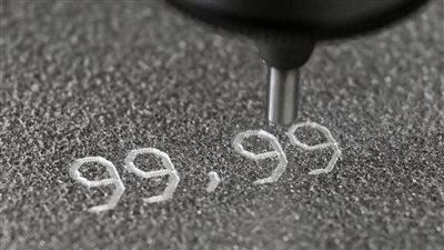 أونصة الذهب تتراجع إلى أدنى مستوى في 7 أشهر