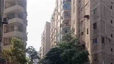 إخلاء عقارين وفصل المرافق عنهما بكفر طهرمس إثر رصد ميل هندسي مفاجئ
