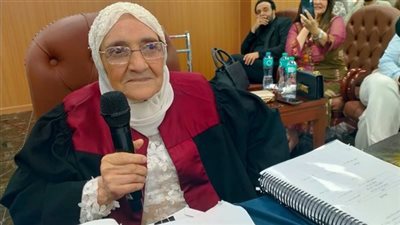 العمر مجرد رقم.. الباحثة آمال إسماعيل تحصل على الدكتوراه في سن 83 عام