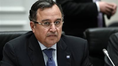 نبيل فهمى يبحث مع وزراء خارجية الإمارات وعُمان والكويت تداعيات الاعتداءات الإيرانية