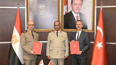 “وزير الدفاع “ يعود إلى أرض الوطن بعد إنتهاء زيارته الرسمية لجمهورية تركيا