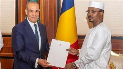 وزير الخارجية يسلم رسالة خطية من رئيس الجمهورية إلى الرئيس التشادي