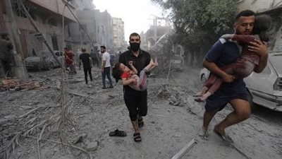 الدفاع المدنى بغزة ينتشل جثامين 55 شهيدا من منزل فى منطقة الزيتون