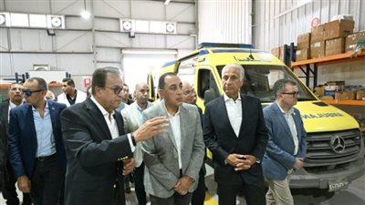 مدبولي يفتتح مصنعين لتجهيز سيارات الإسعاف وتجميع أجهزة الأسنان باستثمارات 16 مليون دولار