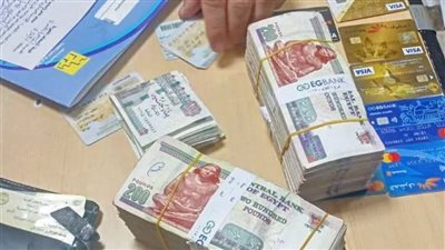 «الأمانة قبل كل شيء».. مسعفان يعيدان أكثر من 200 ألف جنيه لمصاب حادث بأكتوبر