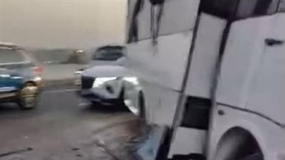 حادث مروع يقتل شخصا ويصيب 25 آخرينأعلى الطريق السياحي