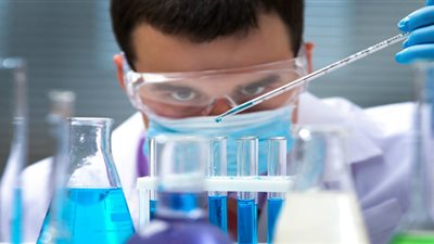 تجميد نشاط 4 معامل أمريكية للأبحاث عن الأسلحة البيولوجية