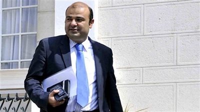 خالد حنفي يمارس عمله كوزيرا للتموين في حكومة تسيير الأعمال
