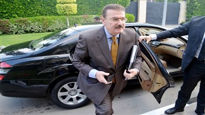 4 أسباب وراء رحيل وزير النقل عن منصبه