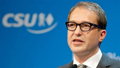 وزير ألماني: لابد من إجراءات حاسمة لوقف تدفق اللاجئين عبر أوروبا