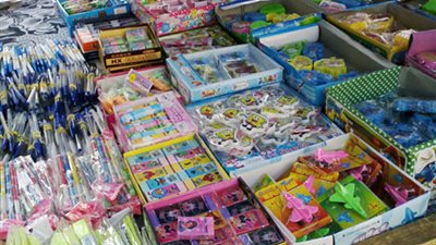 افتتاح معرض للسلع المدرسية في قنا بأسعار مخفضة