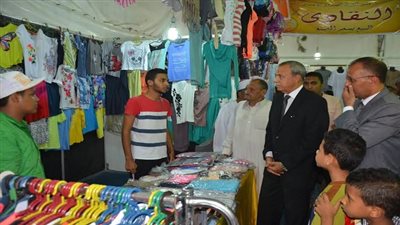 افتتاح معرض للأدوات المدرسية في قنا بأسعار مخفضة