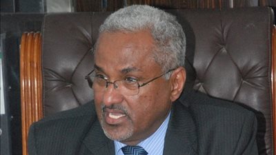 مسئول يمني: أولويات الحكومة تتمثل في أعمال الإغاثة وإعادة الإعمار وتحقيق الاستقرار