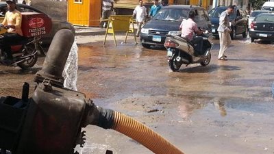 شلل مروري بشارع السودان إثر انفجار ماسورة مياه 