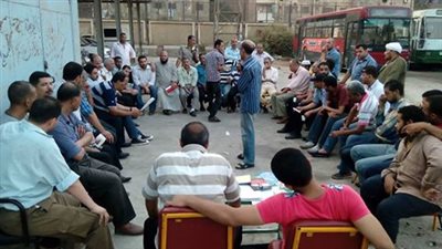 سائقو النقل العام يهددون بالإضراب قبل بدء العام الدراسي