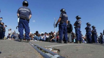 المجر تستدعي جنود الاحتياط للمساعدة في التعامل مع أزمة اللاجئين