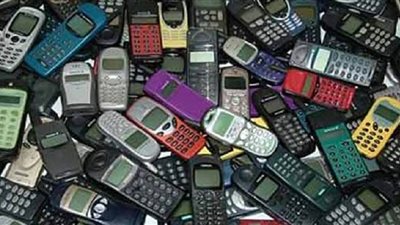 ضبط فني كهرباء بحوزته 128 تليفون محمول بدون فواتير بالاقصر 