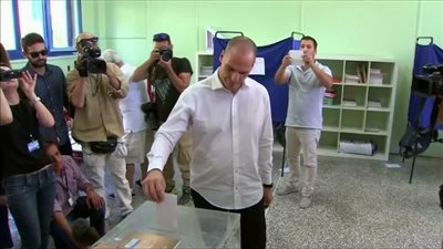 إغلاق مراكز الاقتراع في اليونان وتوقعات بتقدم حزب سيريزا