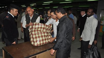 ضبط أسلحة ومخدرات في حملات أمنية لشرطة النقل بمحطات المترو والقطارات