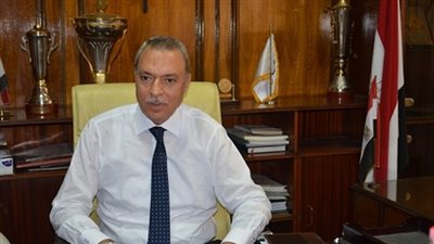 قنا تسلم 720 شنطة مدرسية لأيتام المحافظة