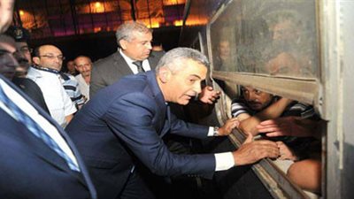 جولة تفقدية لوزير النقل بمحطة السكك الحديدية بالسويس