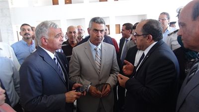 وزير النقل يعتذر للمصريين عن حوادث الطرق 