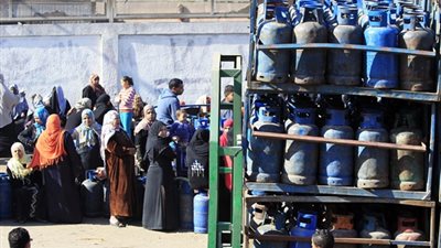 ضخ 1978 طنًا من المواد البترولية وغاز البوتاجاز بقنا