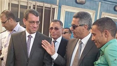 جولة تفقدية لوزير النقل بمحطة رمسيس وقطارات الدرجة الثالثة