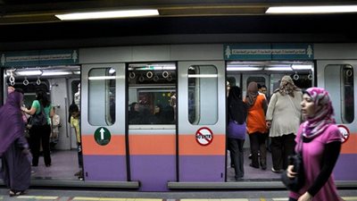 عطل مفاجئ يتسبب في توقف مترو الأنفاق بمحطة الأوبرا