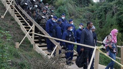 بالصور.. أطفال سوريا يقضون عيد الأضحى وسط الأسلاك الشائكة