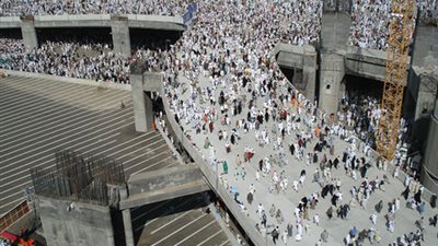 الداخلية السعودية تواصل تفويج الحجاج على جسر الجمرات