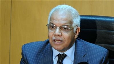 محافظ القاهرة: التركيز على توريد واستلام سيارات حديثة صديقة للبيئة