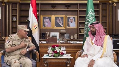 عودة وزير الدفاع إلى مصر بعد أدائه فريضة الحج 