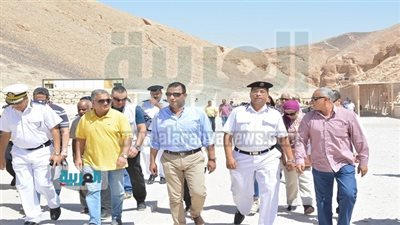 وزير الآثار ومحافظ الأقصر يستعدان لكشف أثري جديد بـ