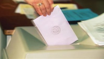 احتدام المنافسة بين الاشتراكيين واليمينيين في انتخابات 